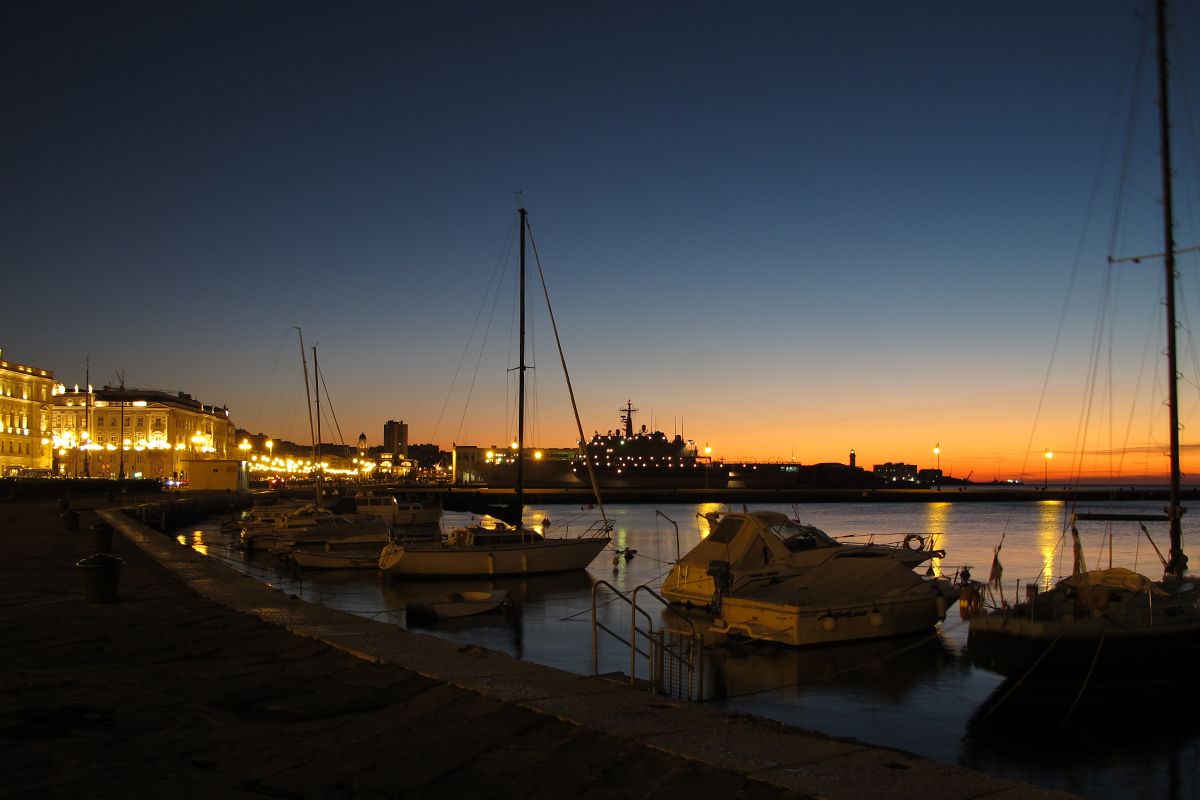 Triest - Hafen im Abendlicht